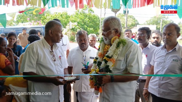 ஈழ மக்கள் ஜனநாயக கட்சியின் அலுவலகம் கிளிநொச்சியில் திறந்து வைப்பு..! 